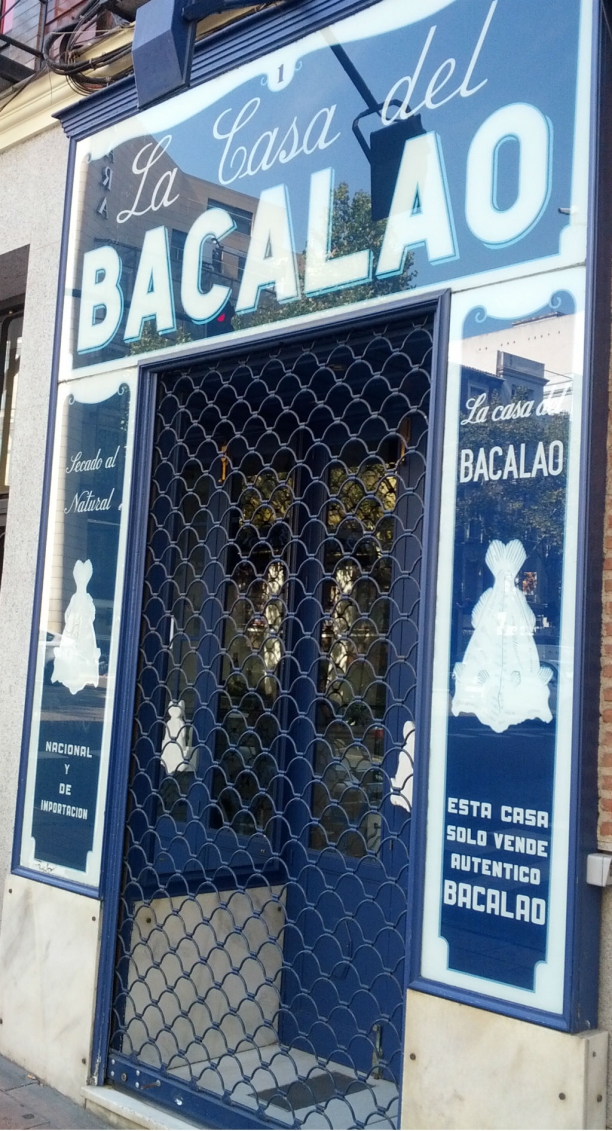 Tienda tradicional venta bacalao en Madrid